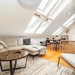 Luxurious 3Bed Very Spacious Apt In The Best Area