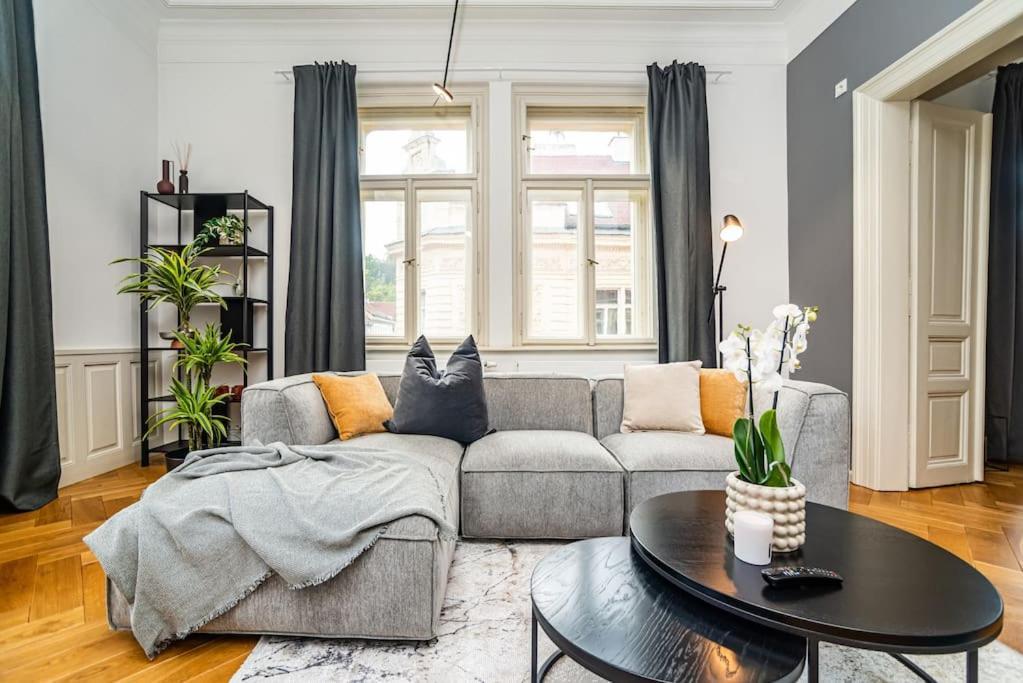 Luxurious 3bed Very Spacious In The Area * Prague