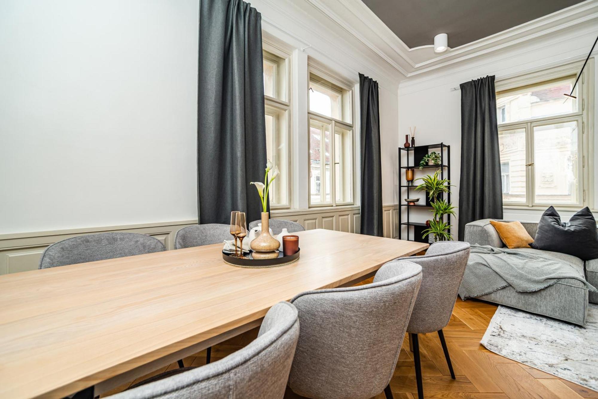 Apartment Luxurious 3bed Very Spacious In The Area *
