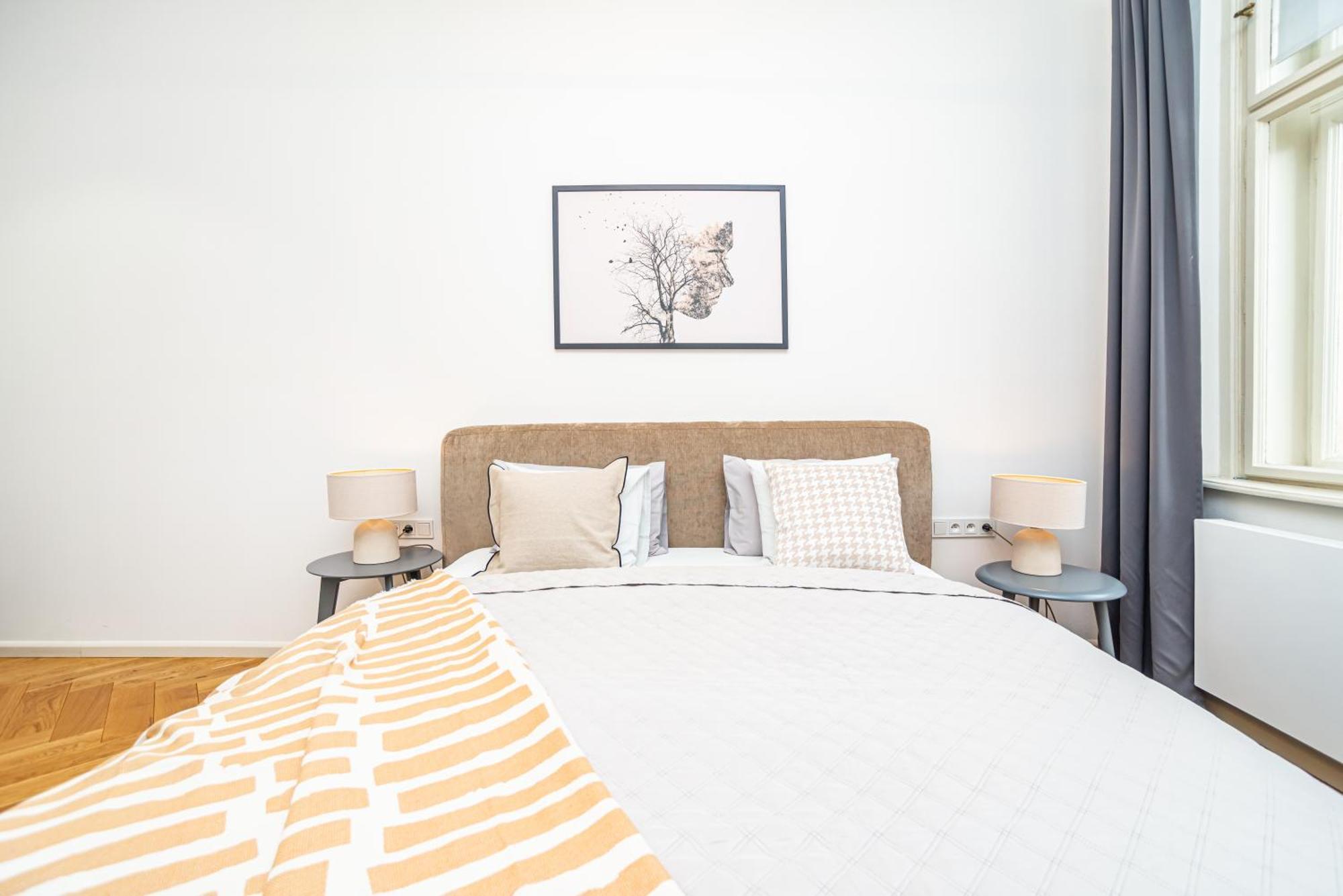 Apartment Luxurious 3bed Very Spacious In The Area *