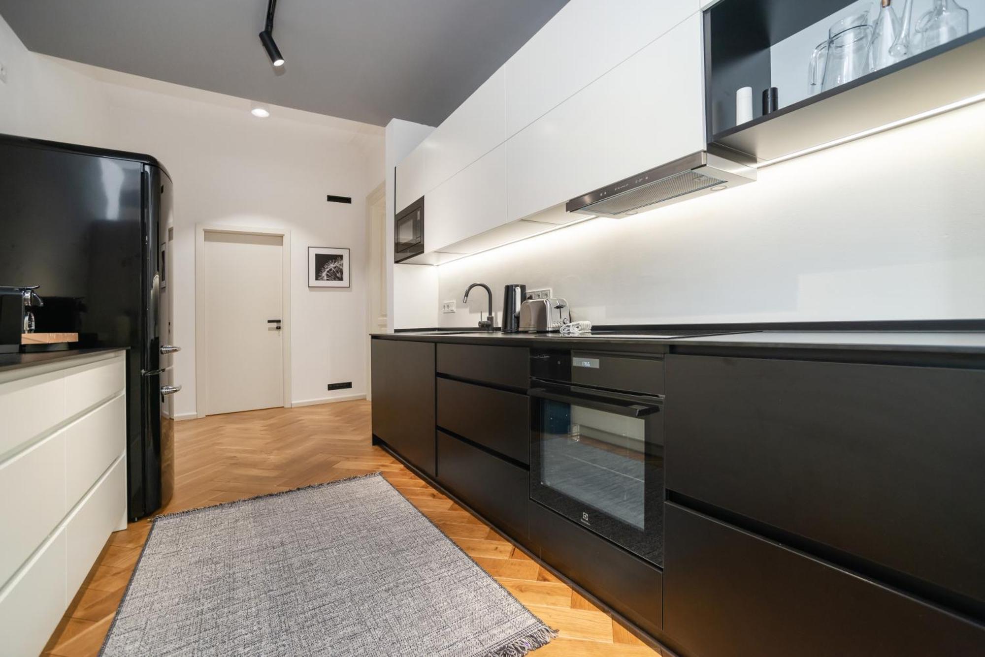 Luxurious 3bed Very Spacious In The Area Apartment