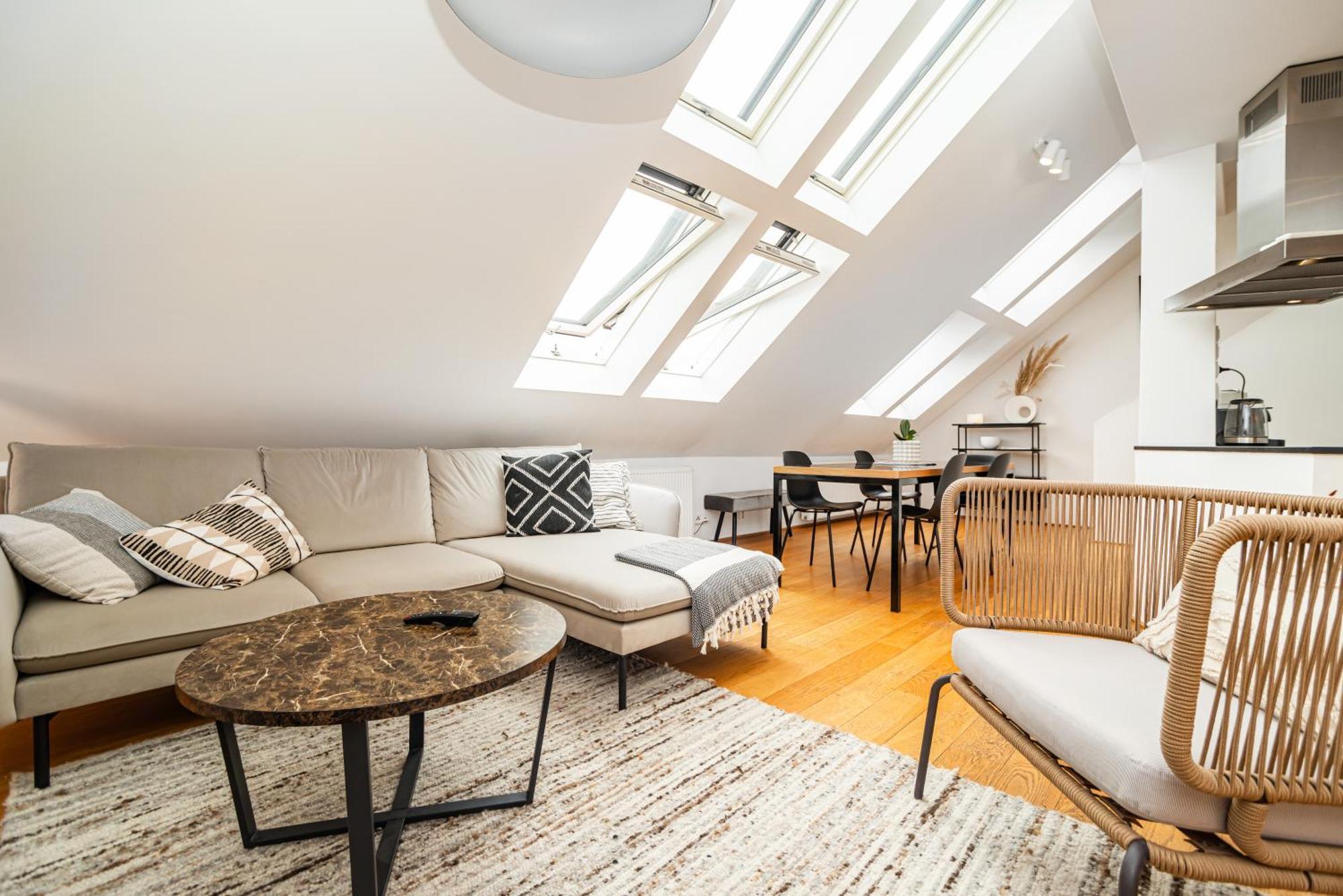 Luxurious 3bed Very Spacious In The Area *