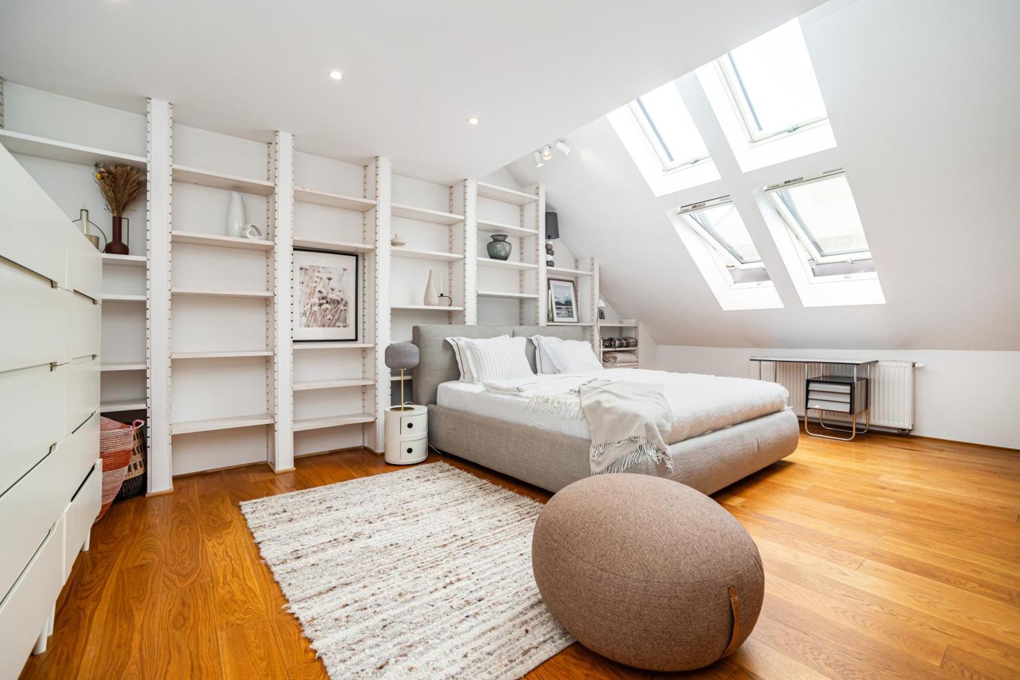 Luxurious 3bed Very Spacious In The Area