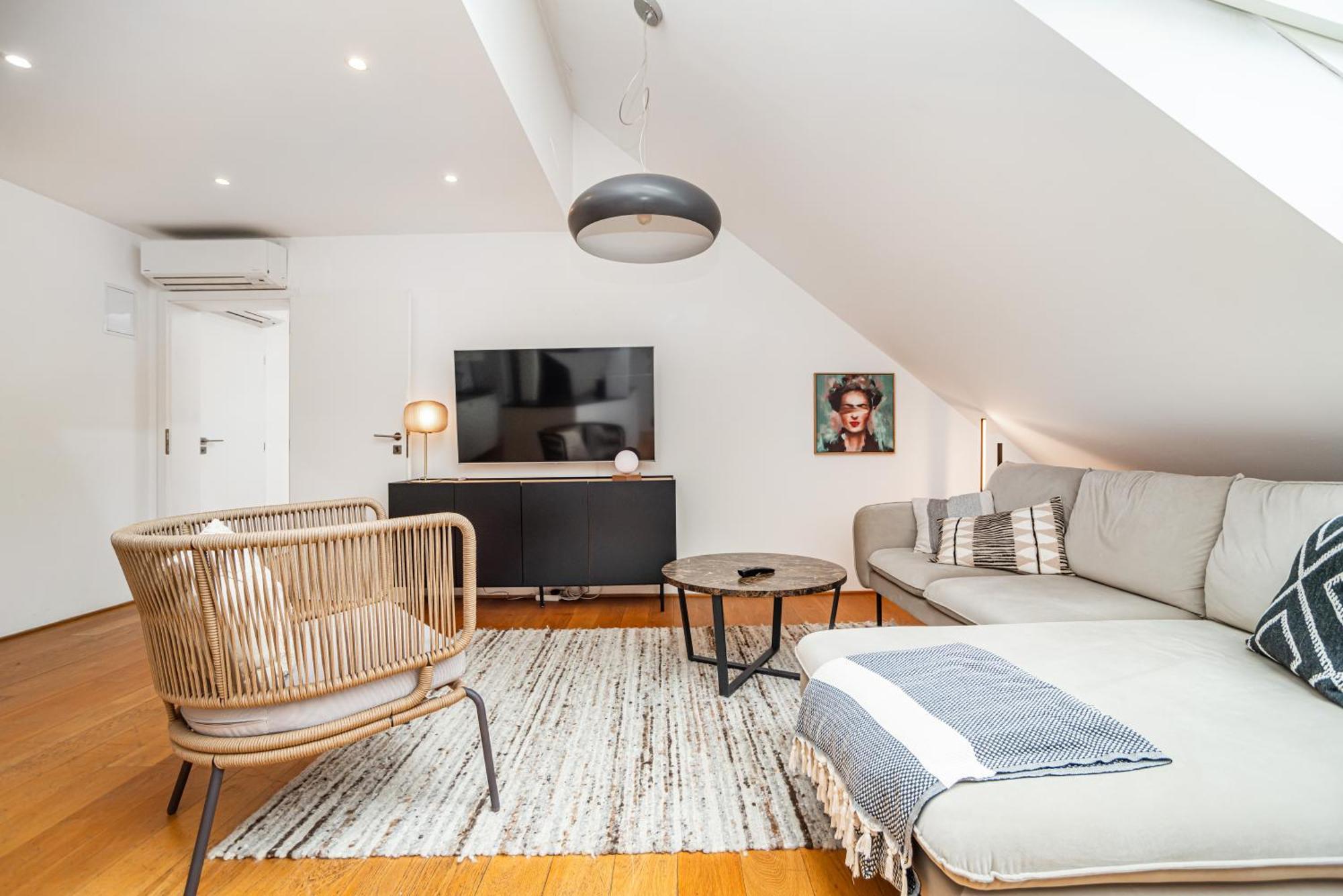 Apartment Luxurious 3bed Very Spacious In The Area