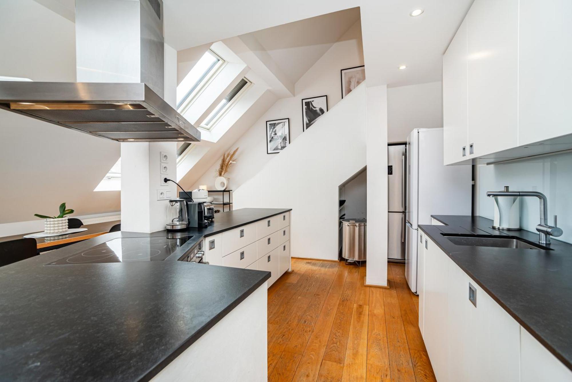 Luxurious 3bed Very Spacious In The Area