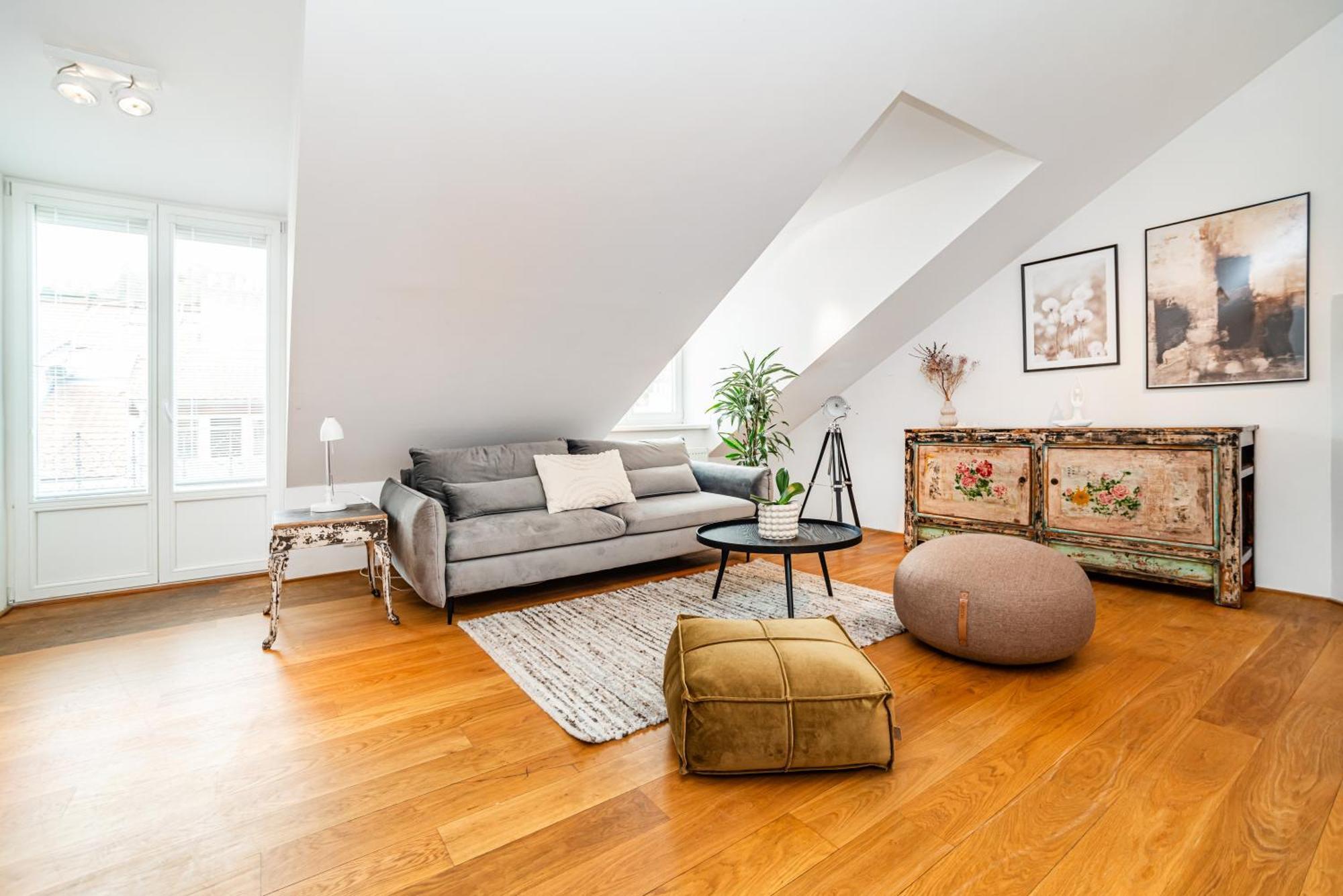 Apartment Luxurious 3bed Very Spacious In The Area *