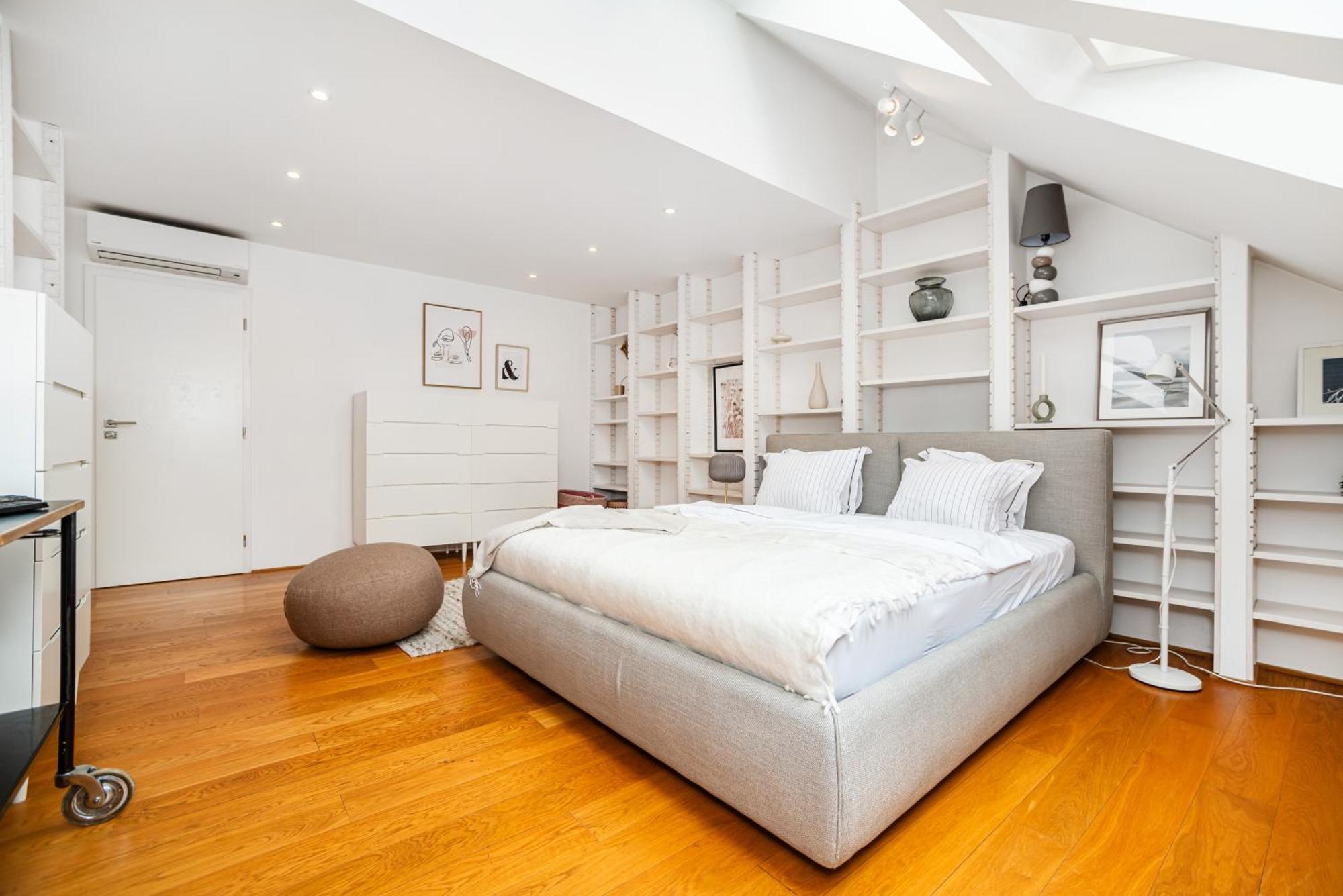 Apartment Luxurious 3bed Very Spacious In The Area