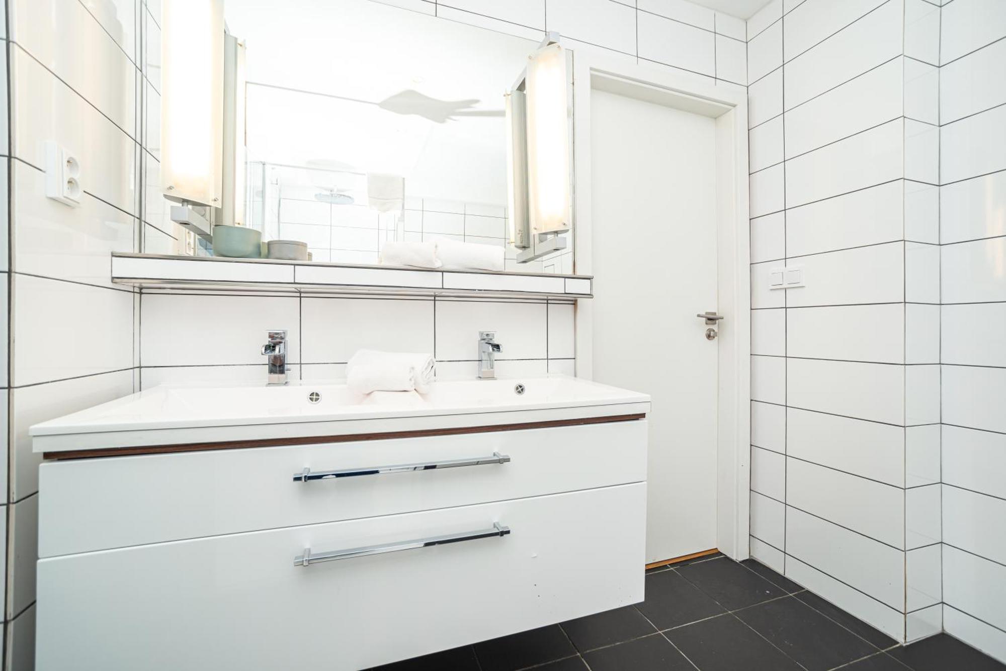 Luxurious 3bed Very Spacious In The Area