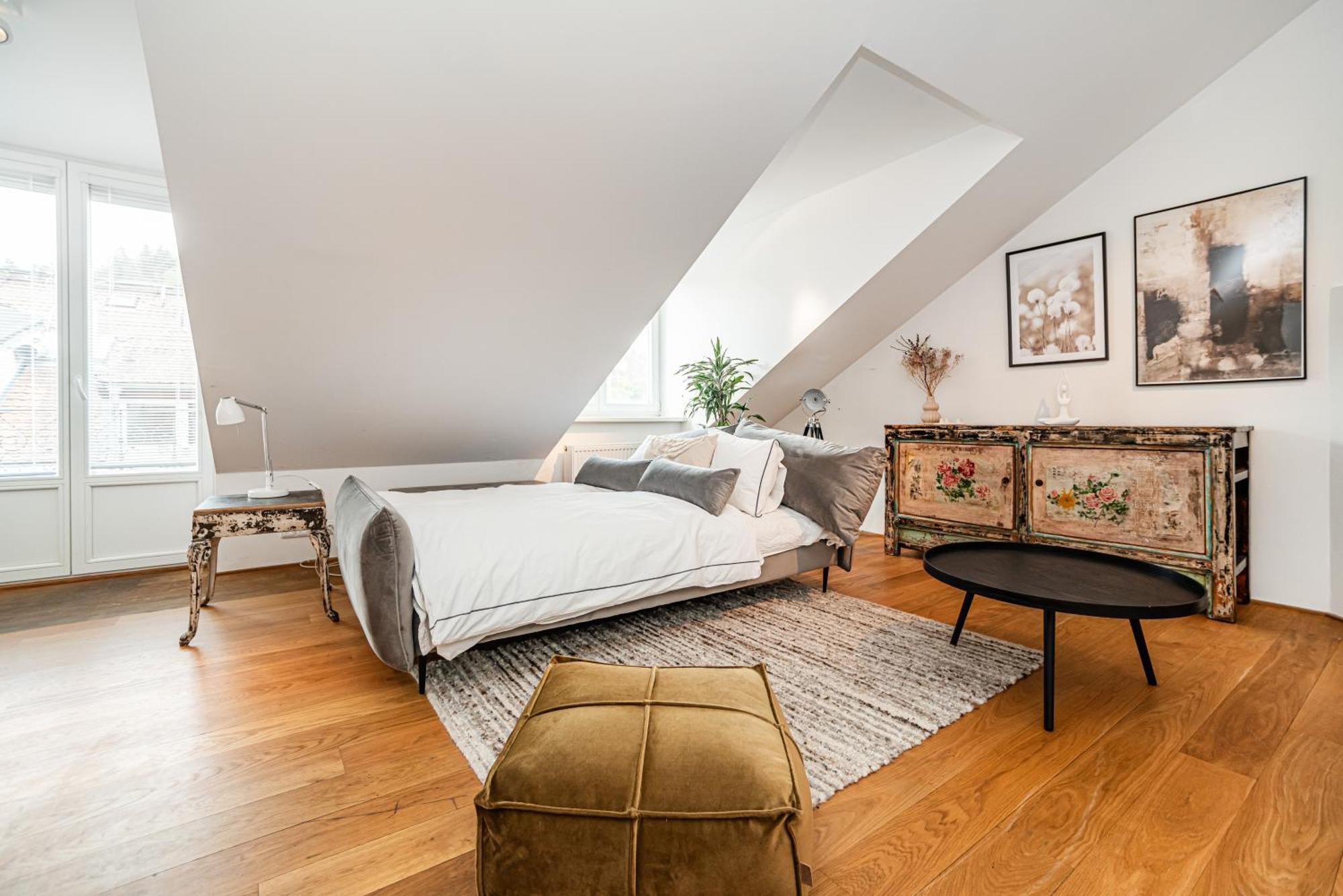 Luxurious 3bed Very Spacious In The Area Apartment Prag