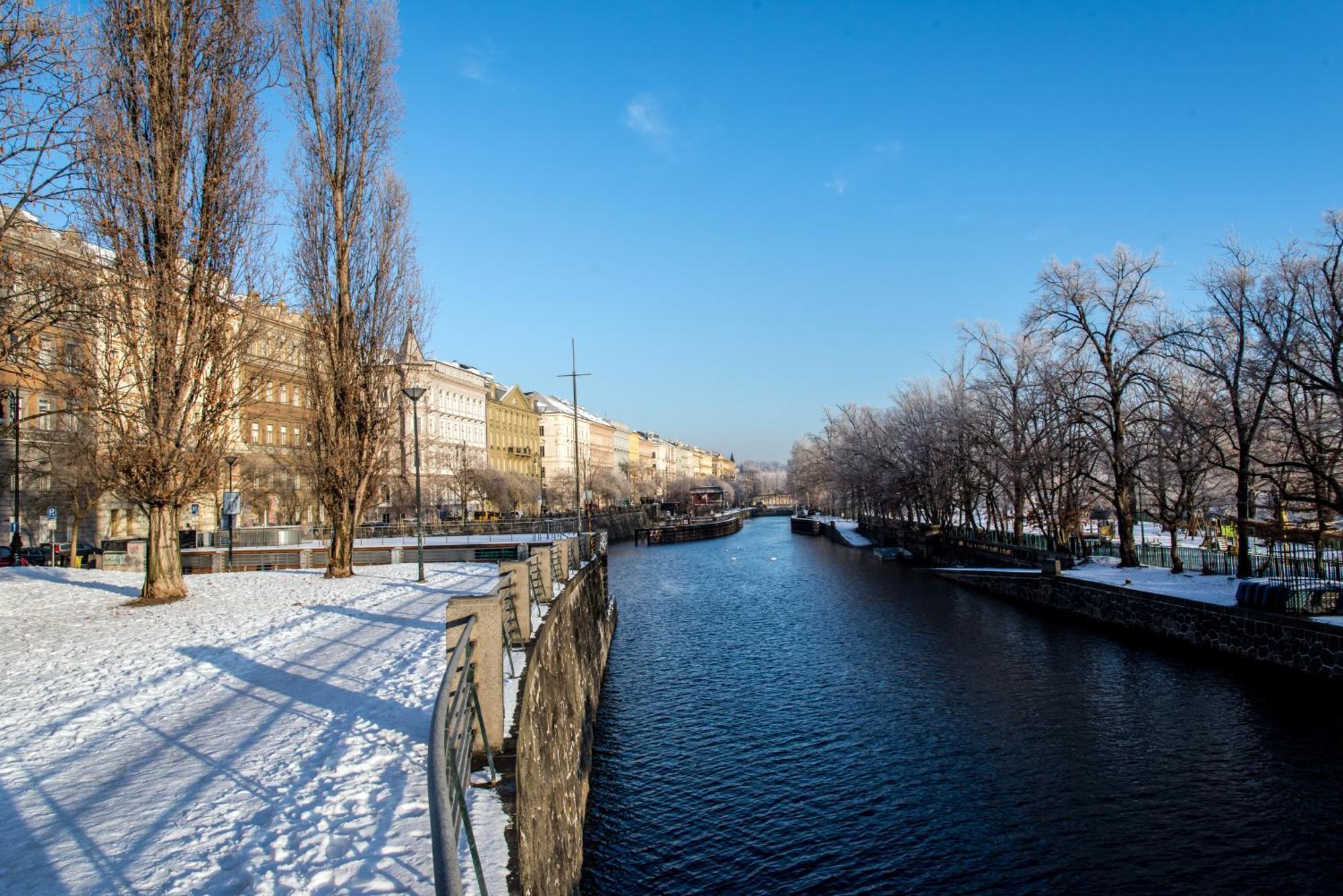 Luxurious 3bed Very Spacious In The Area Apartment *