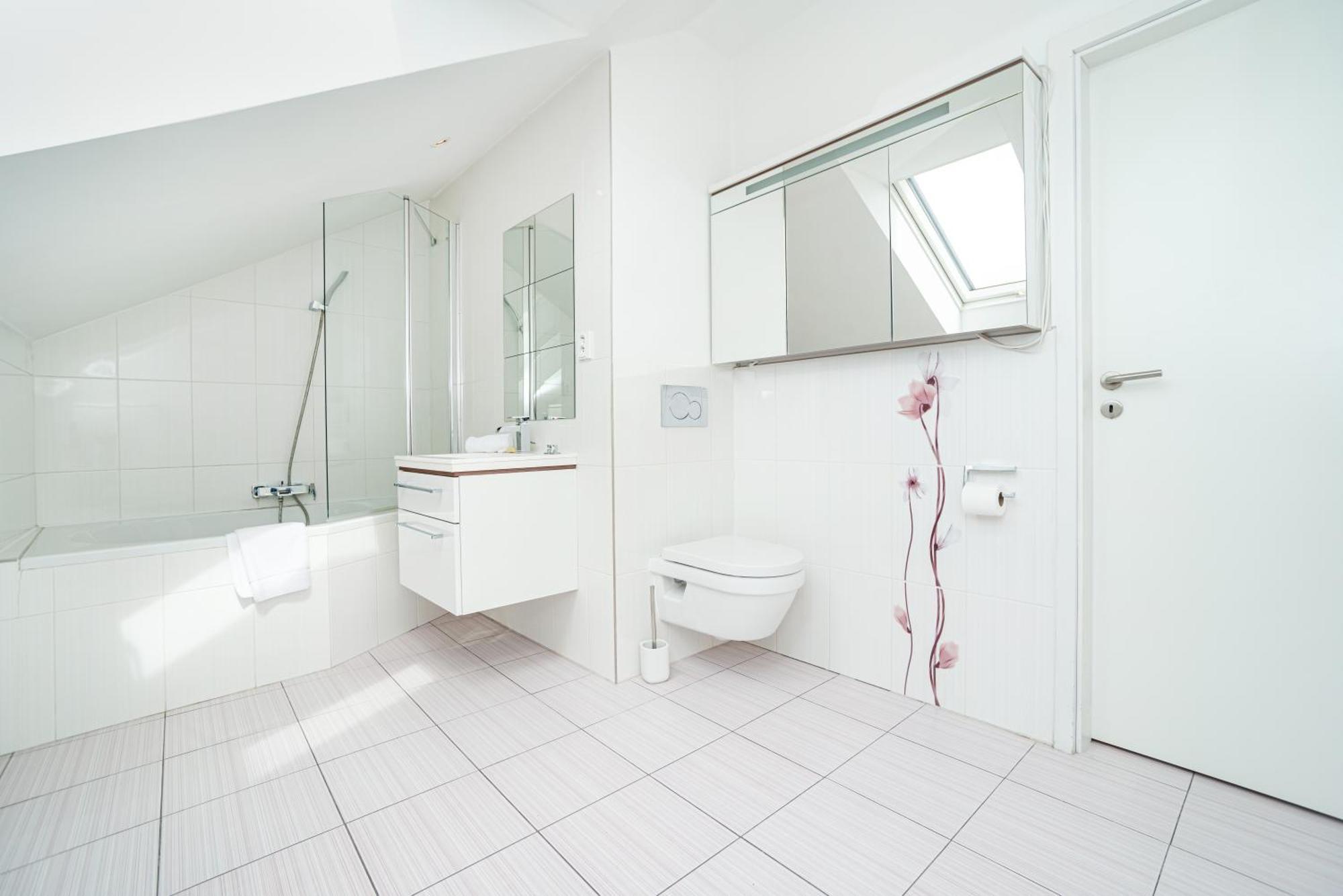 Luxurious 3bed Very Spacious In The Area *
